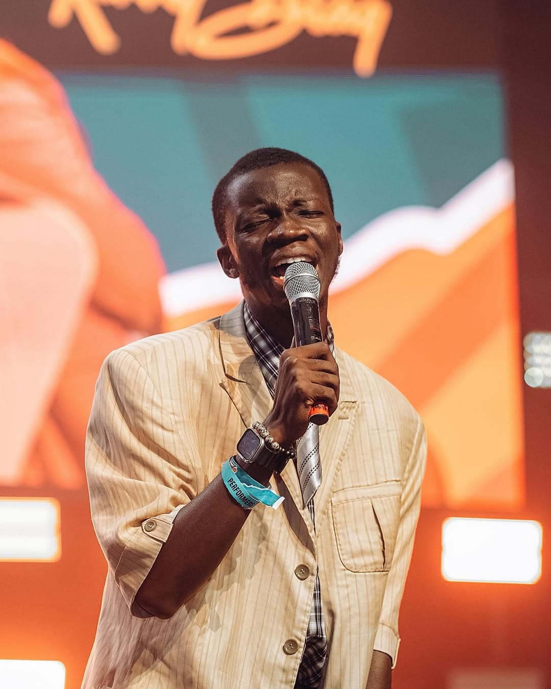 Logik performing live